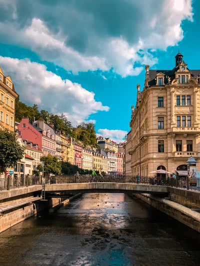 运河棕色画建筑
